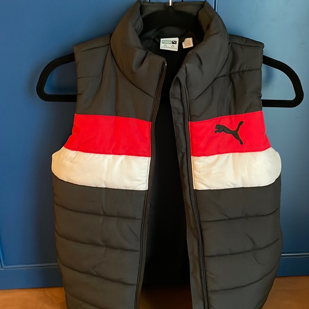 Puma size kids small (7/8) quilted vest.